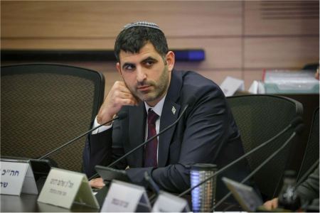 وضع البنى التحتية المطلوبة من أجل إغلاق قناة الجزيرة" في اسرائيل